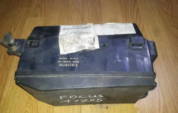 Ford Focus Fuse box set 518228705 98AG-14A067-AG