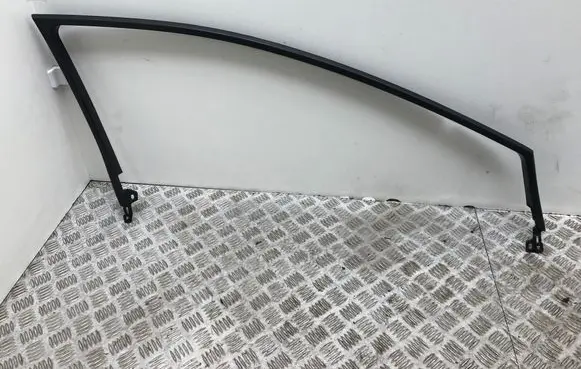 Toyota Avensis T270 Front door window/glass frame 6766405010