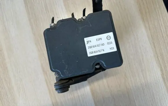Volkswagen Polo V 6R ABS Pump 2Q0614517AD 2Q0614517N
