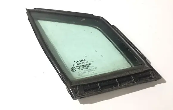 Toyota Avensis T270 Front door vent window glass four-door 