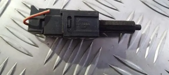 Nissan Primera Brake pedal sensor switch