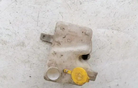 Opel Corsa B Windshield washer fluid reservoir/tank 90386397 0023935