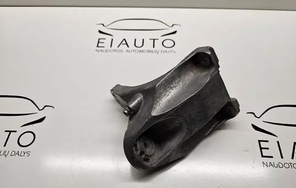 Audi Q7 4L Engine mounting bracket 7L8199307D