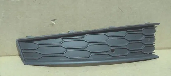 Skoda Scala Front bumper lower grill 657807681A