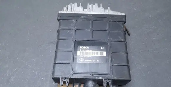 Volkswagen Golf III Engine control unit/module ECU 1H0907311H 0261200784