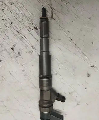 BMW X3 E83 Fuel injector 7793836