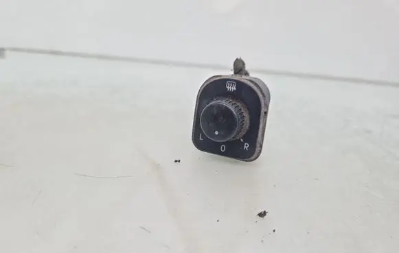 Wing mirror switch
