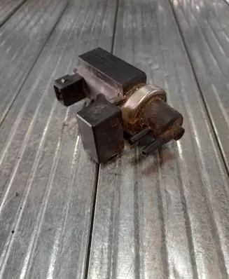 BMW 5 E60 E61 Turbo solenoid valve 72279600 2247906