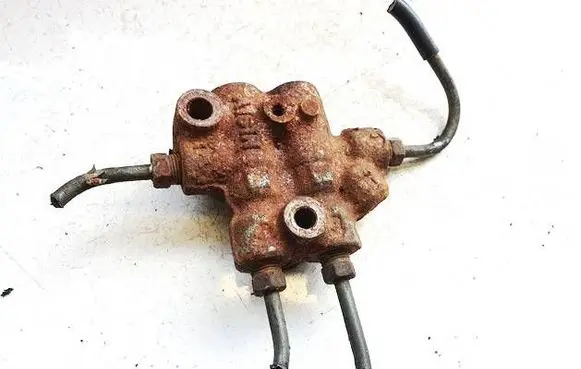 Toyota Avensis T220 Brake power pressure regulator 