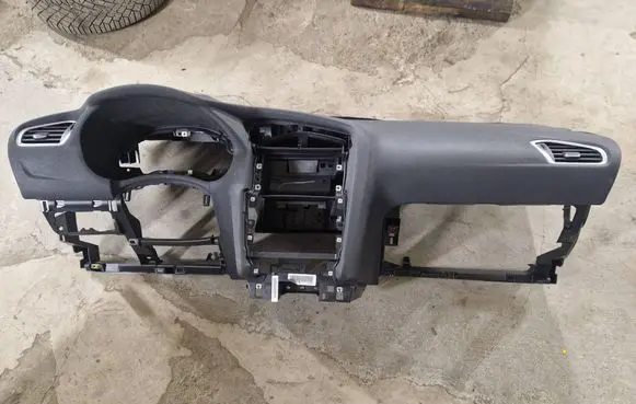 Citroen C4 II Dashboard 96765909ZD