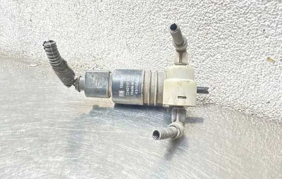 Opel Astra J Windscreen/windshield washer pump 13250357 13553393 3240117