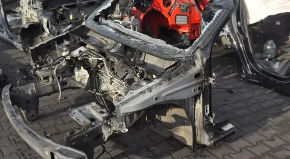 Dacia Logan II Front quarter panel 