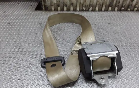 Rear seatbelt