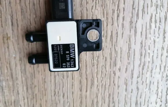 BMW 7 G11 G12 Exhaust gas pressure sensor 8579353
