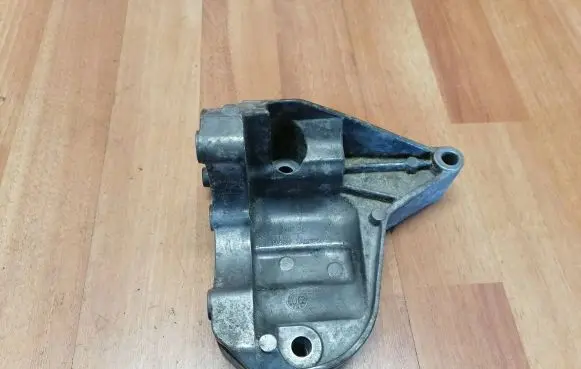 BMW 1 E81 E87 Power steering pump mounting bracket 7794455 32427794455 7292974646