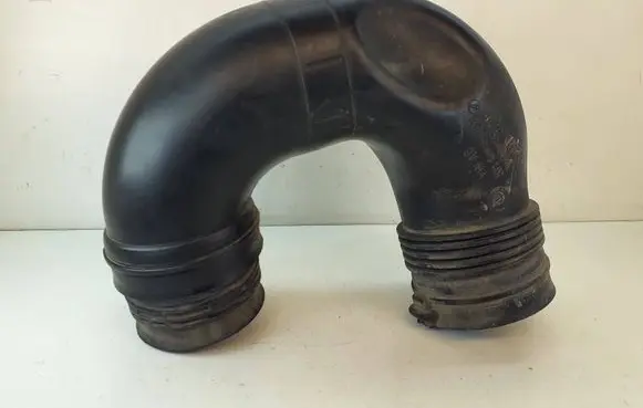 Audi A3 S3 8P Air intake hose/pipe 1K0129618
