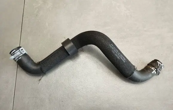 Volkswagen Golf VII Engine coolant pipe/hose 5Q0122063