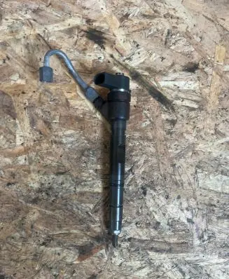Audi A8 S8 D3 4E Fuel injector 057130277M