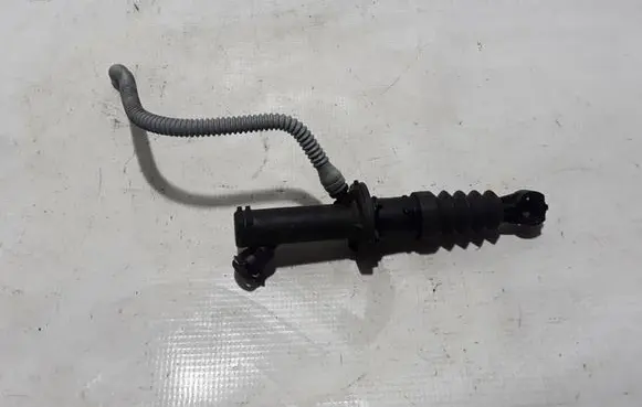 Renault Captur Clutch master cylinder 306105773R