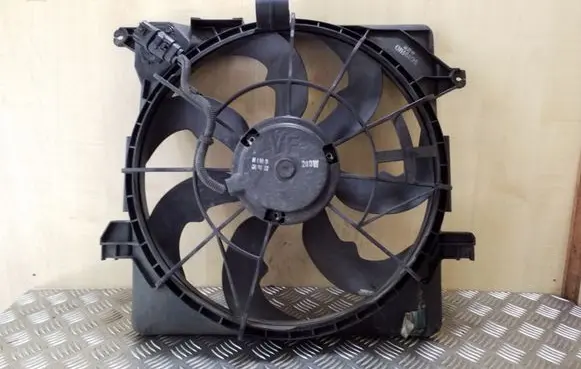 Hyundai i40 Radiator cooling fan shroud
