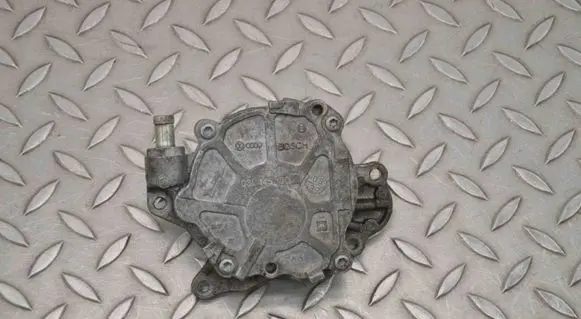 Audi A3 S3 8P Vacuum pump 03L145100