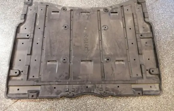Nissan Leaf I (ZE0) Center/middle under tray cover 748N23NF0A
