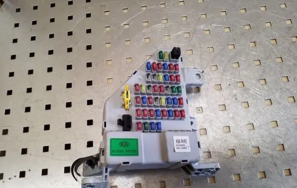 KIA Sportage Fuse module 919501F530