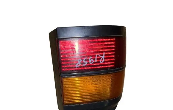 Volkswagen PASSAT B3 Rear/tail lights 333945111