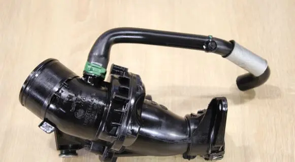 Renault Megane III Air intake duct part 165761844R