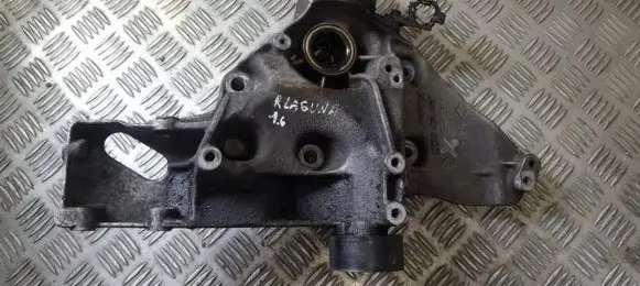 Renault Laguna I Oil filter mounting bracket
