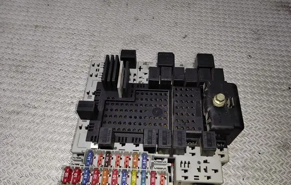 Volvo V70 Fuse module 8688153 8645729