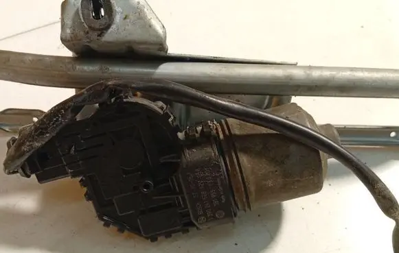 Skoda Superb B5 (3U) Wiper motor 0390241528