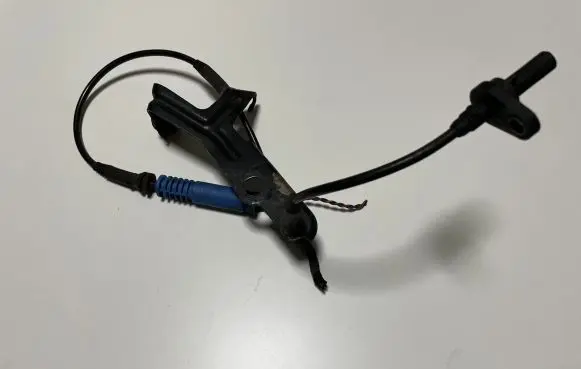 BMW 6 E63 E64 ABS brake wheel speed sensor 6760049