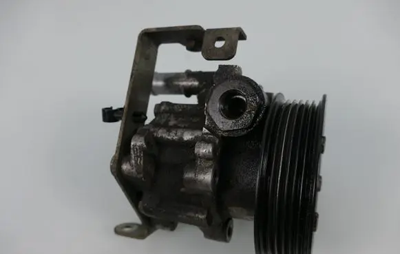 Citroen C5 Power steering pump 9682352380