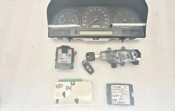 Volvo S70 V70 V70 XC Engine ECU kit and lock set 69294240T 9472523