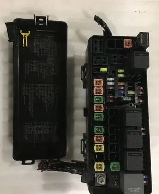 Dodge Challenger Fuse box set P68227001AE 68227001AE TAWU0495UN177