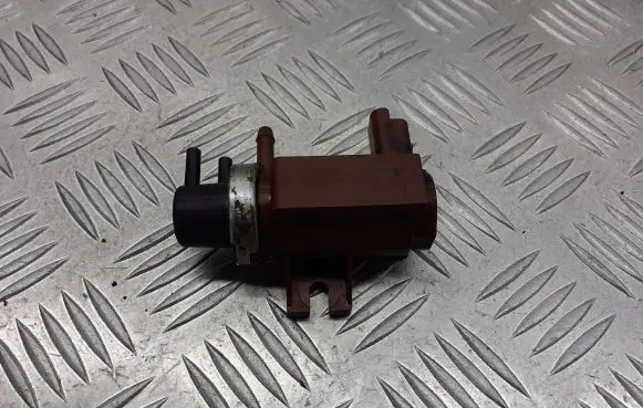 Ford Focus Vacuum valve 
