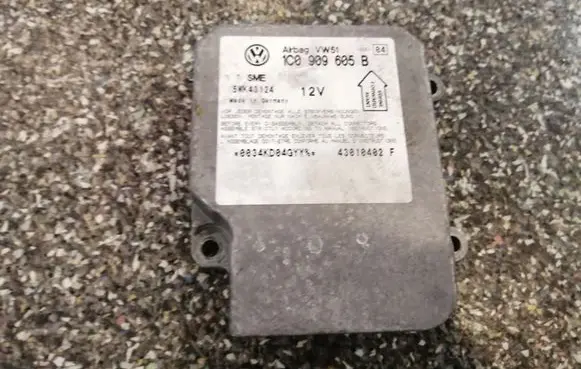 Volkswagen PASSAT B5.5 Airbag control unit/module 1C0909605B