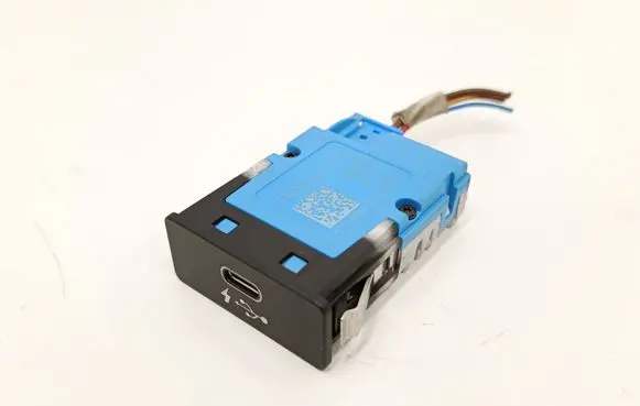 BMW X3 G01 USB socket connector 8711939