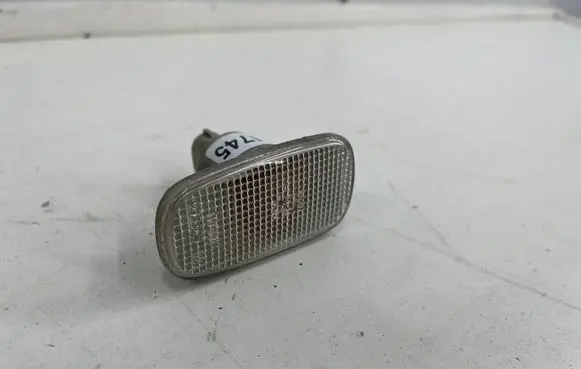 Lexus IS 200-300 Front fender indicator light