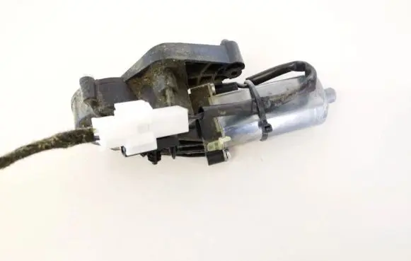 Mercedes-Benz C AMG W204 Seat adjustment motor 039203209 82059111-4