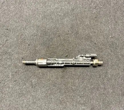 BMW 4 F32 F33 Fuel injector 7639994