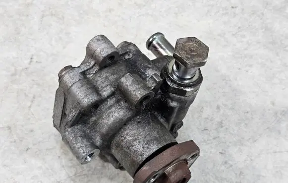 Volkswagen Golf IV Power steering pump 1J0422154E