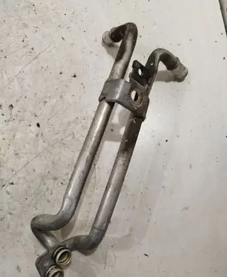 Volkswagen PASSAT B6 Engine coolant pipe/hose