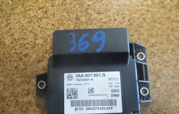 Volkswagen PASSAT B7 Hand brake control module 3AA907801G