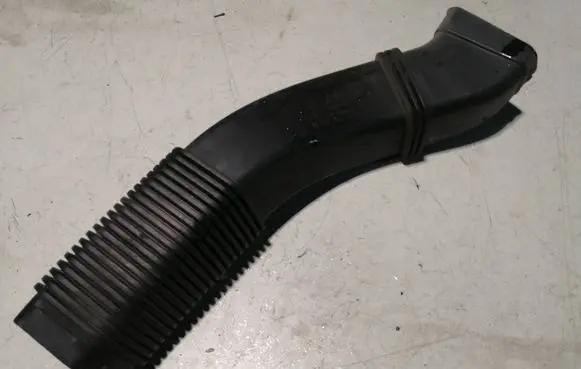 BMW 5 F10 F11 Air intake duct part 7811597