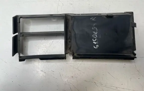 BMW 5 E39 Front bumper lower grill 8235640