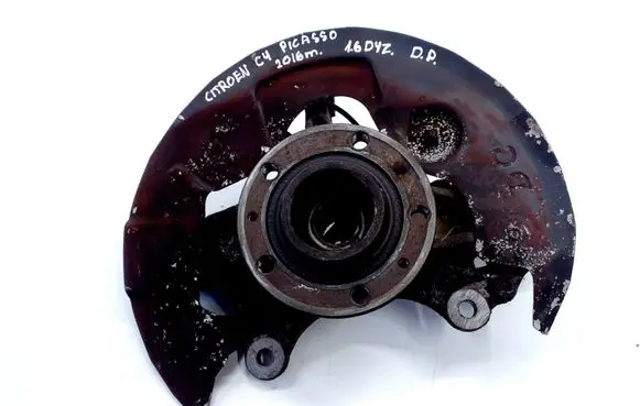 Front wheel hub
