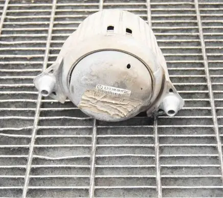 Engine mount bracket
