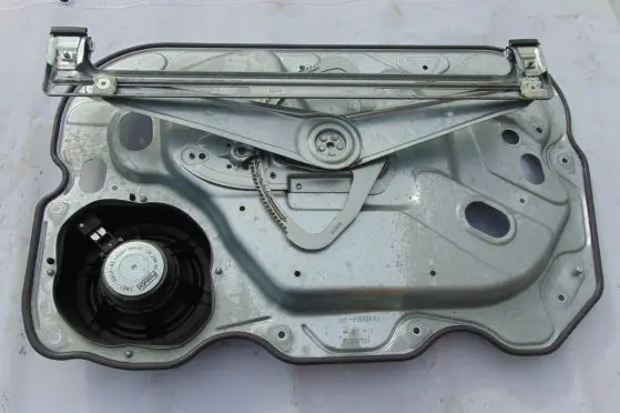 Ford C-MAX I Front window lifting mechanism without motor
